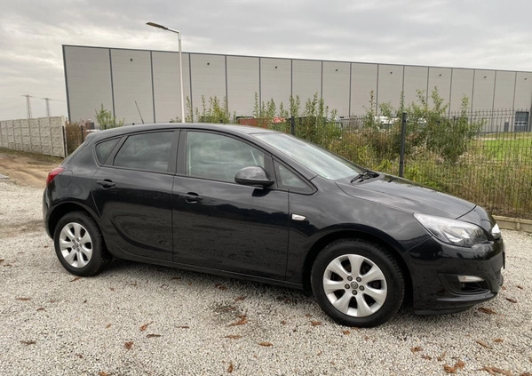 Opel Astra cena 37999 przebieg: 173000, rok produkcji 2015 z Rumia małe 667